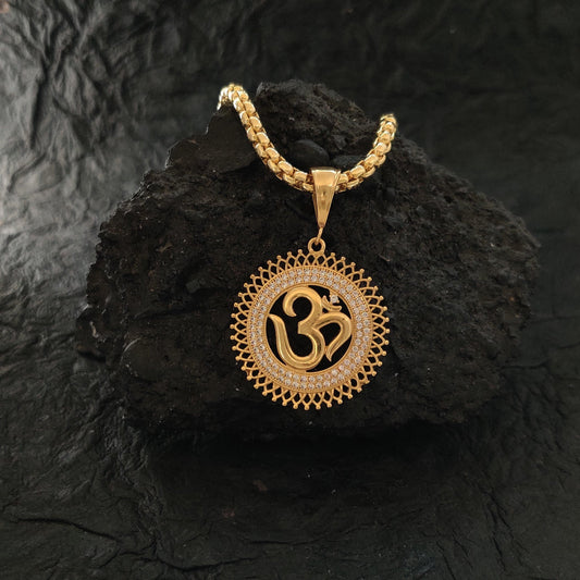 OM Yashasvi Pendant with Chain