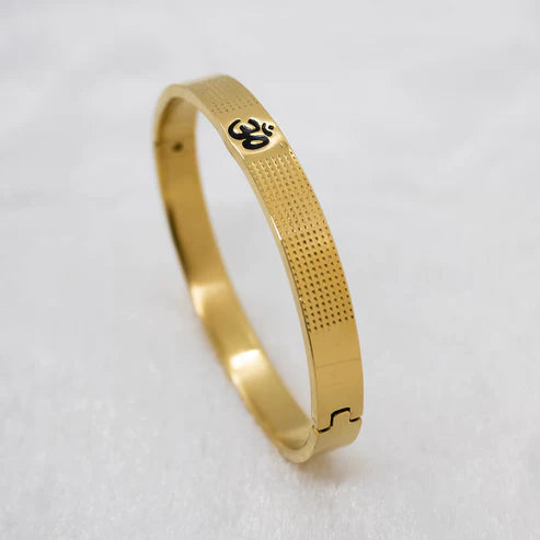 Pangolin Wrist Cuff | Nebü Gold | 100% pure 24 karat gold jewellery.